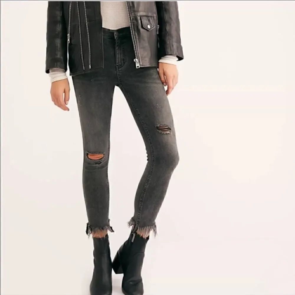 Free People Size 28 Black Great Heights Distressed Frayed Hem Skinny Jeans